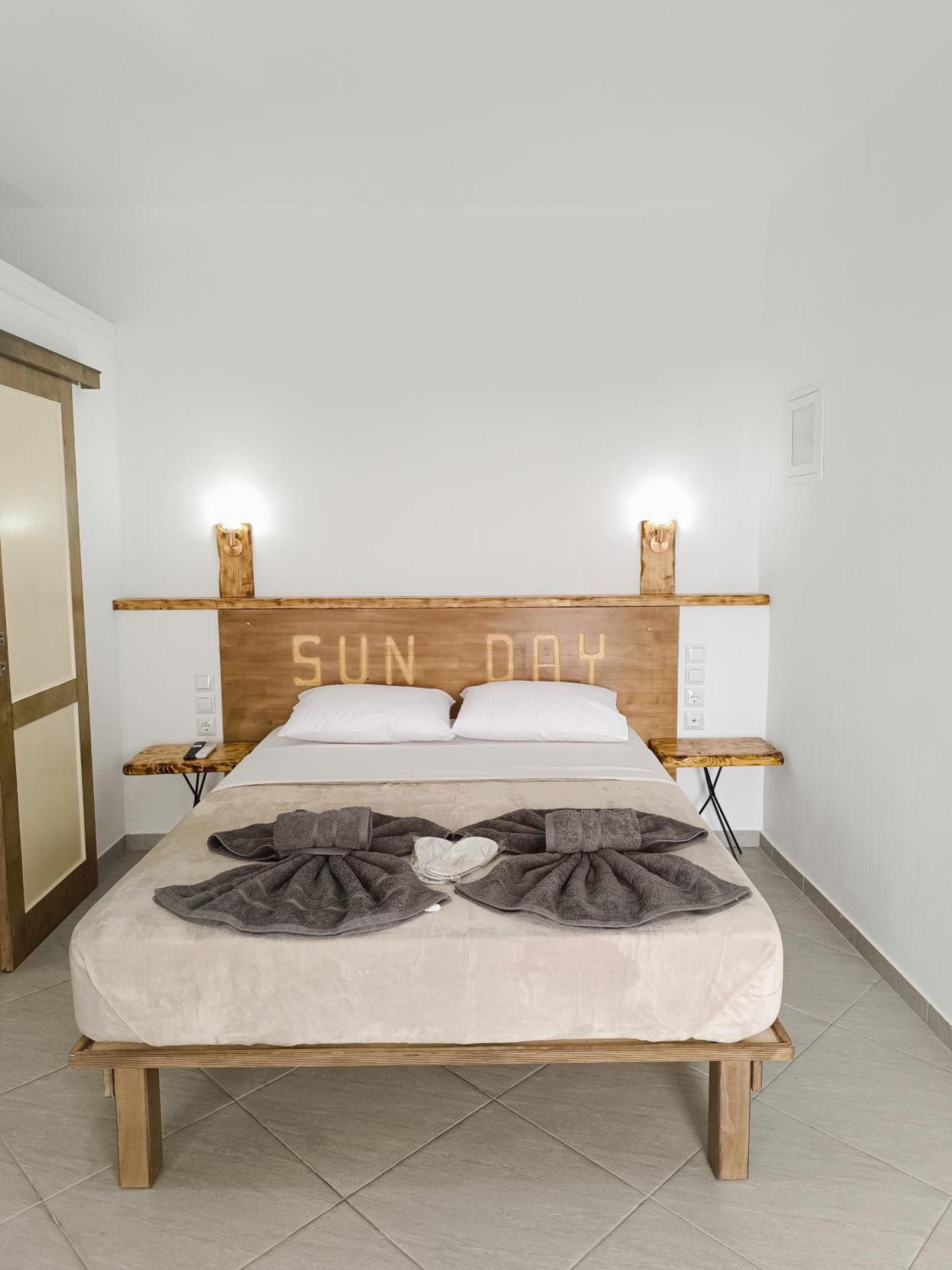 Sun Day Apartments Free Airport Shuttle Artemida  Exterior foto