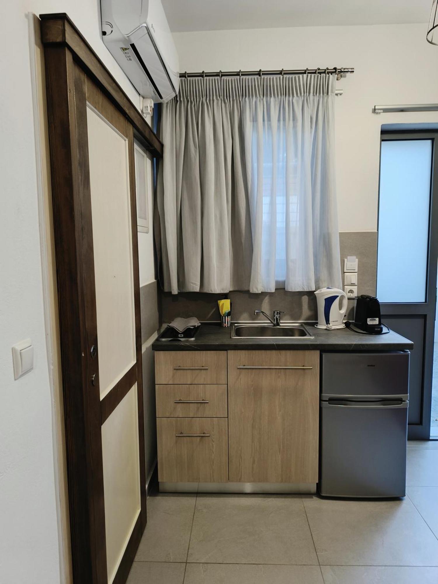 Sun Day Apartments Free Airport Shuttle Artemida  Exterior foto